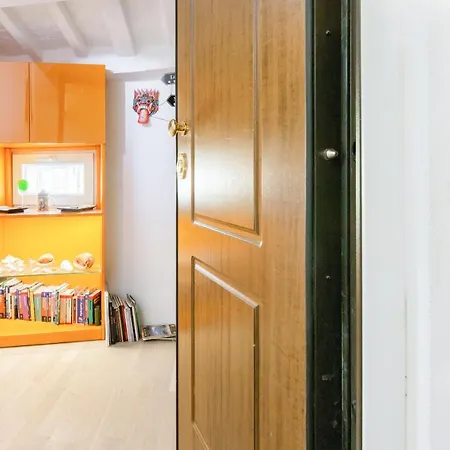 شقة Piazza Dei Cavalieri Orange Attic